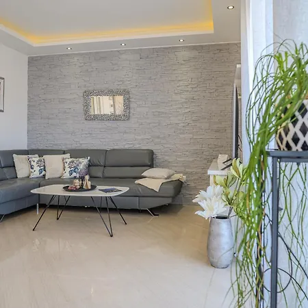 Tina Apartmán