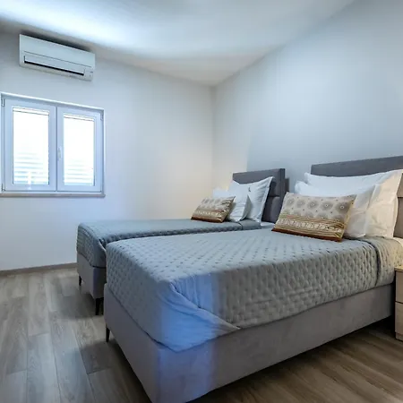Tina Apartmán